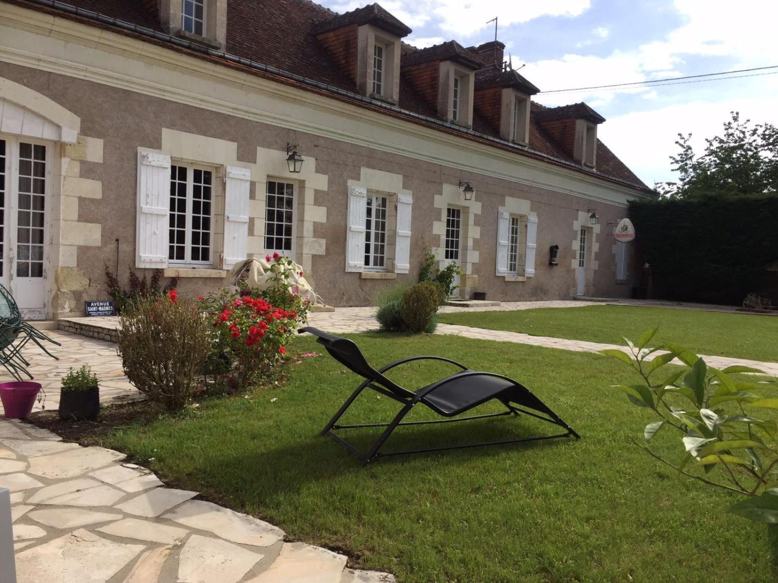 Maison Des Arts Francueil Exteriör bild