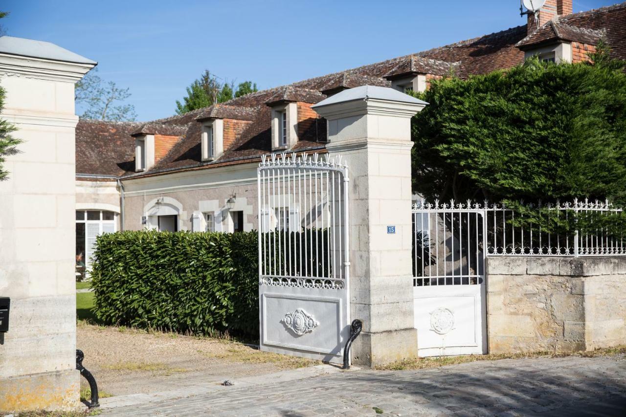 Maison Des Arts Francueil Exteriör bild